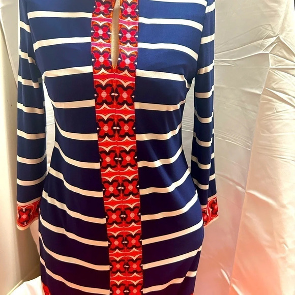 Beautiful Eliza J dress  size 4 lined with back zipper polyester/spandex - Picture 4 of 9